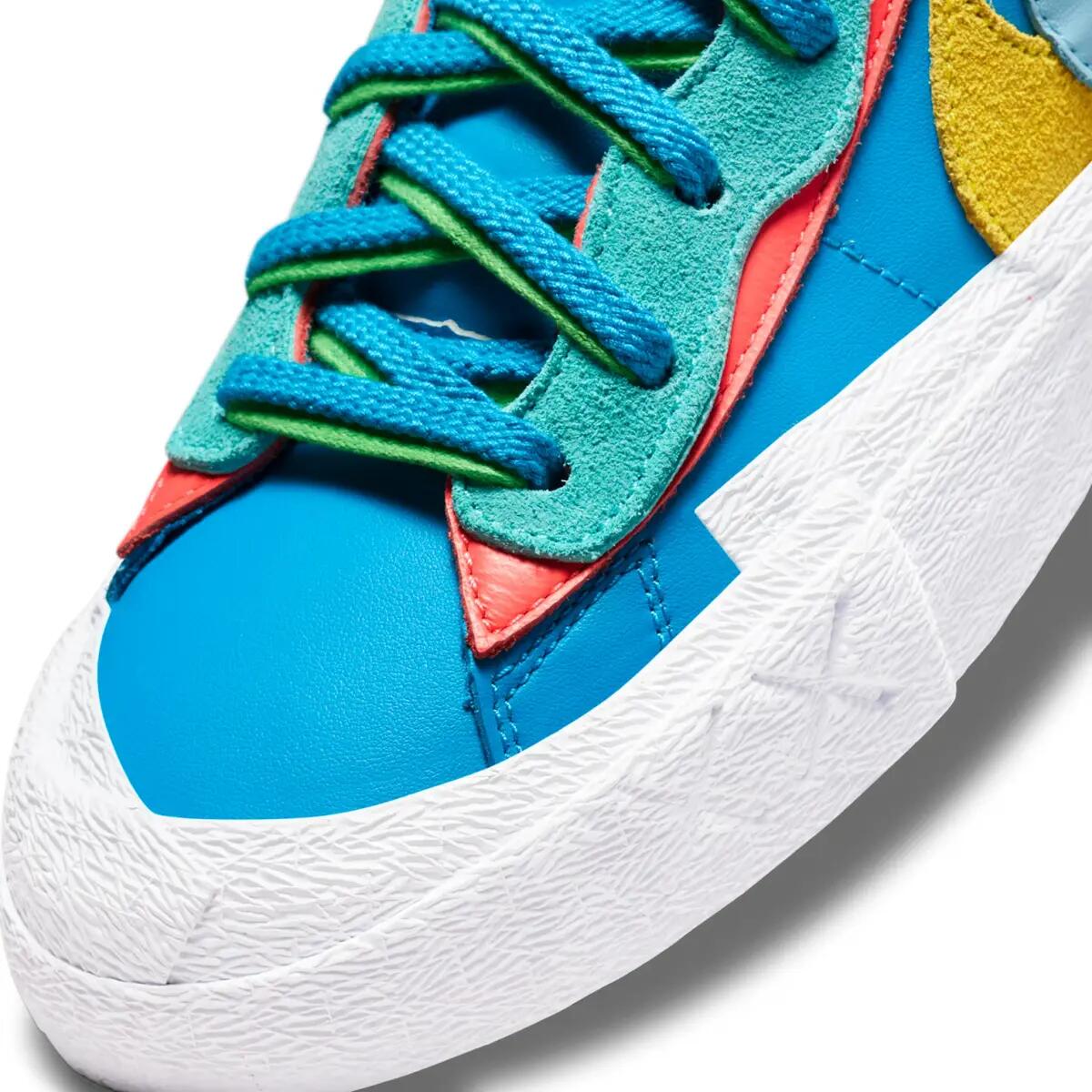 Schoenen  Sacai Blazer Low Kaws Blue Yellow 5/6