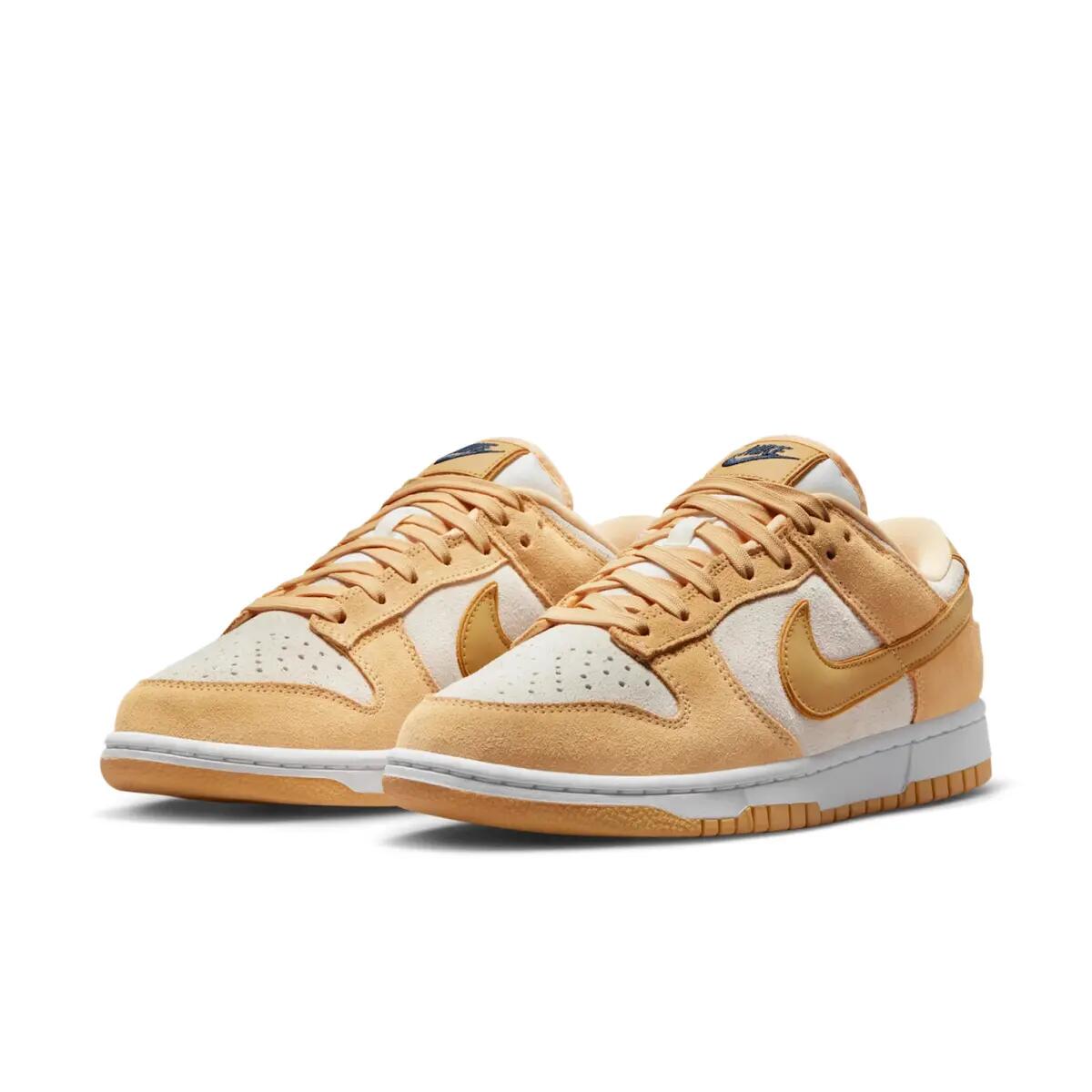 Chaussures  Dunk Low LX “Gold Suede” 4/6