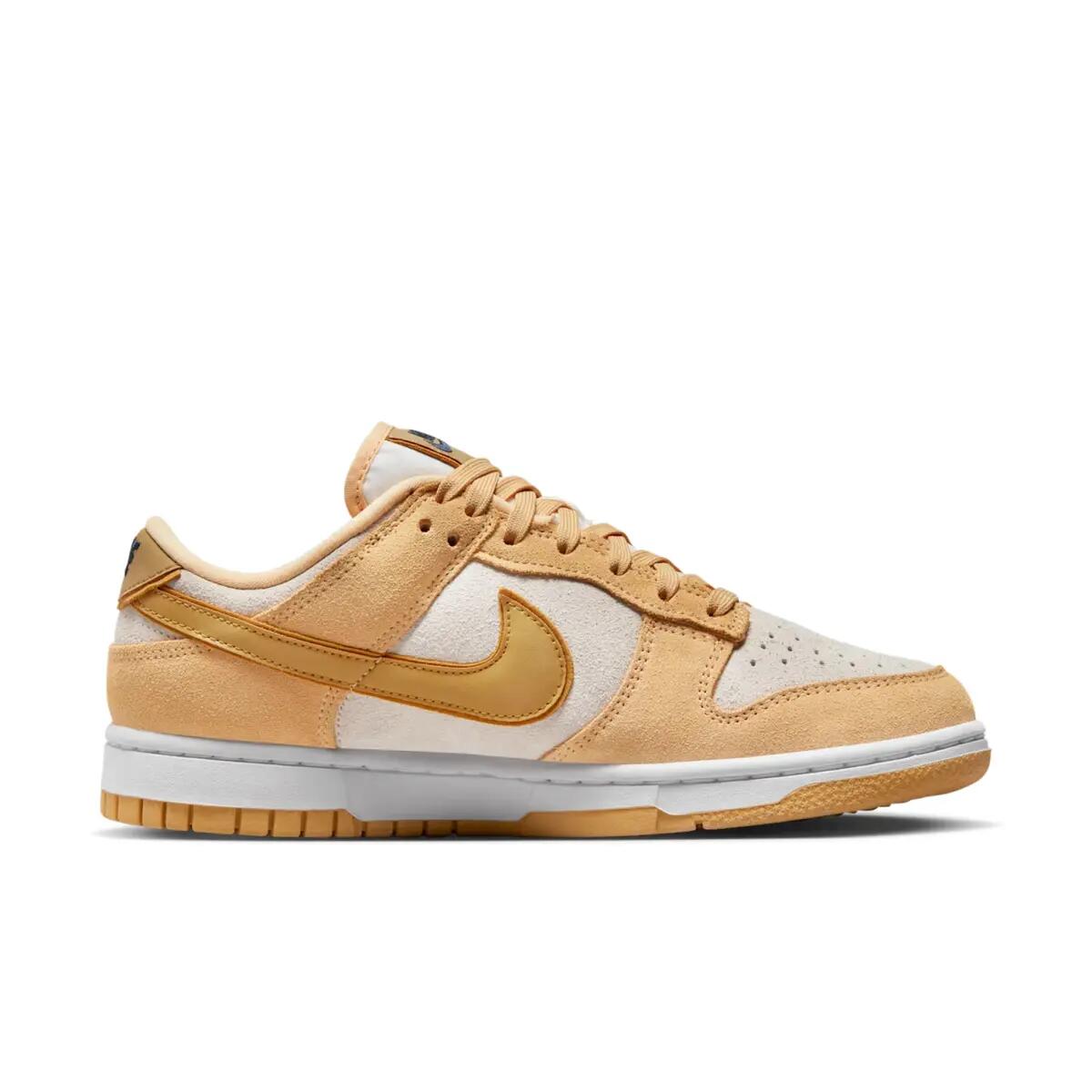 Chaussures  Dunk Low LX “Gold Suede” 2/6