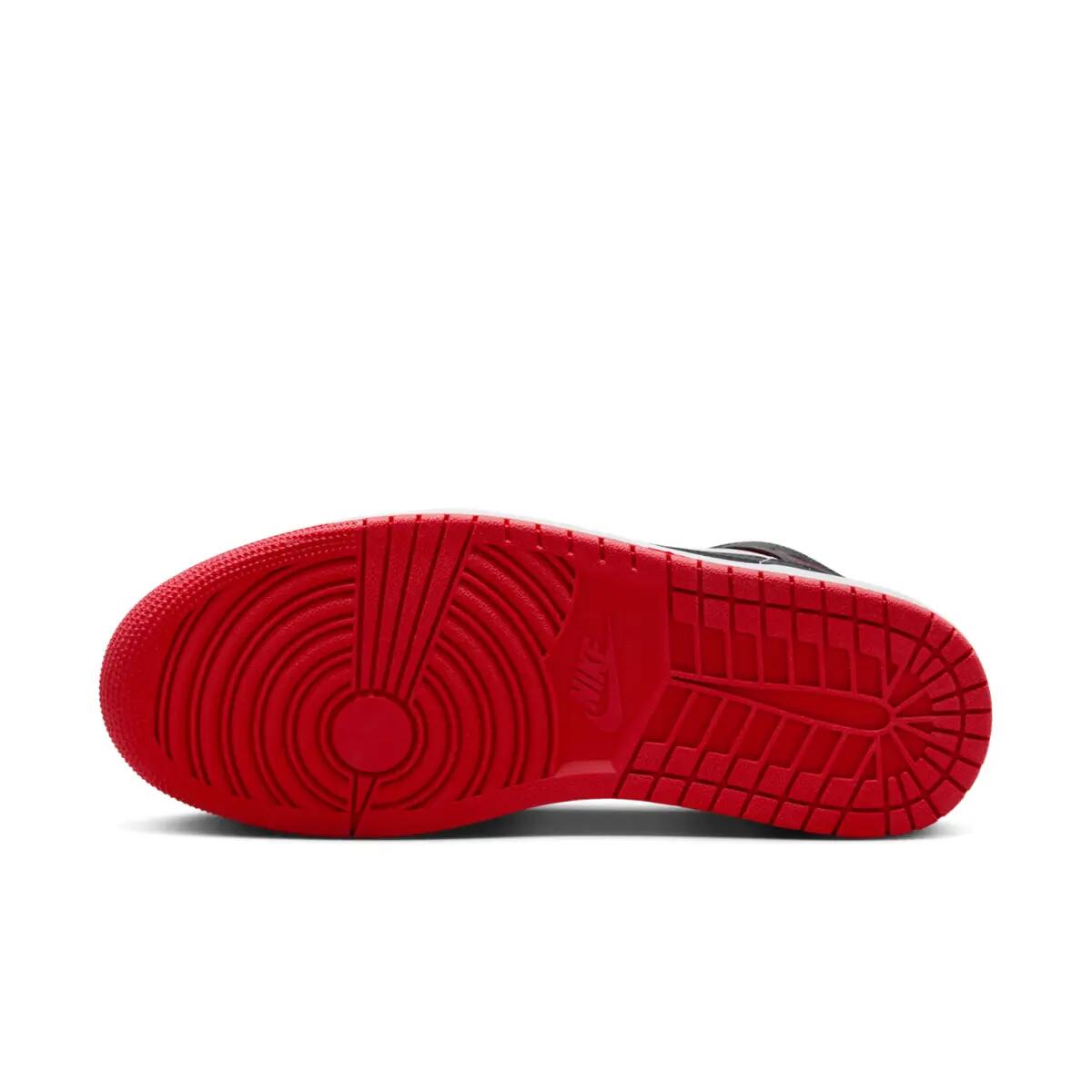 Chaussures  1 Mid Black Toe Medium Red Collar 4/6