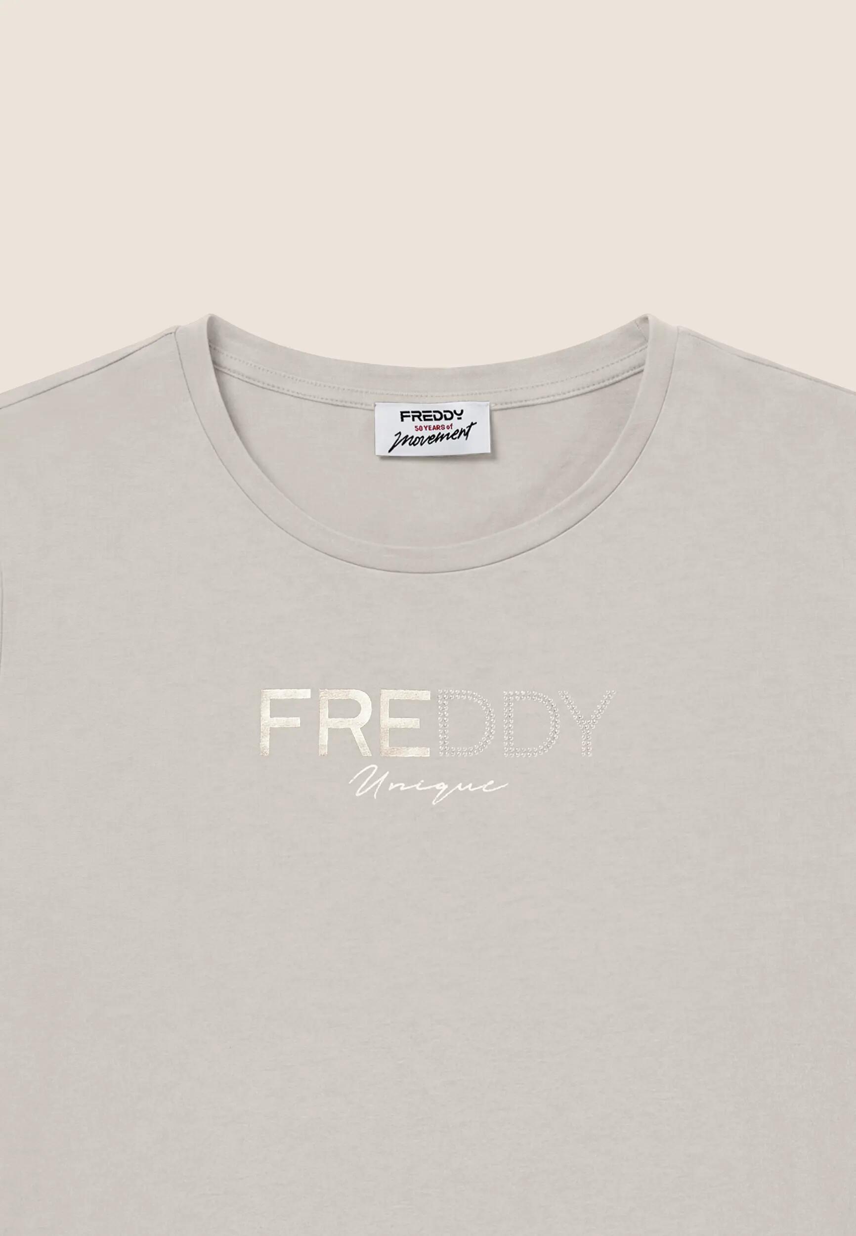 Camiseta regular de mujer con logotipo estampado en dorado y tachuelas 3/3