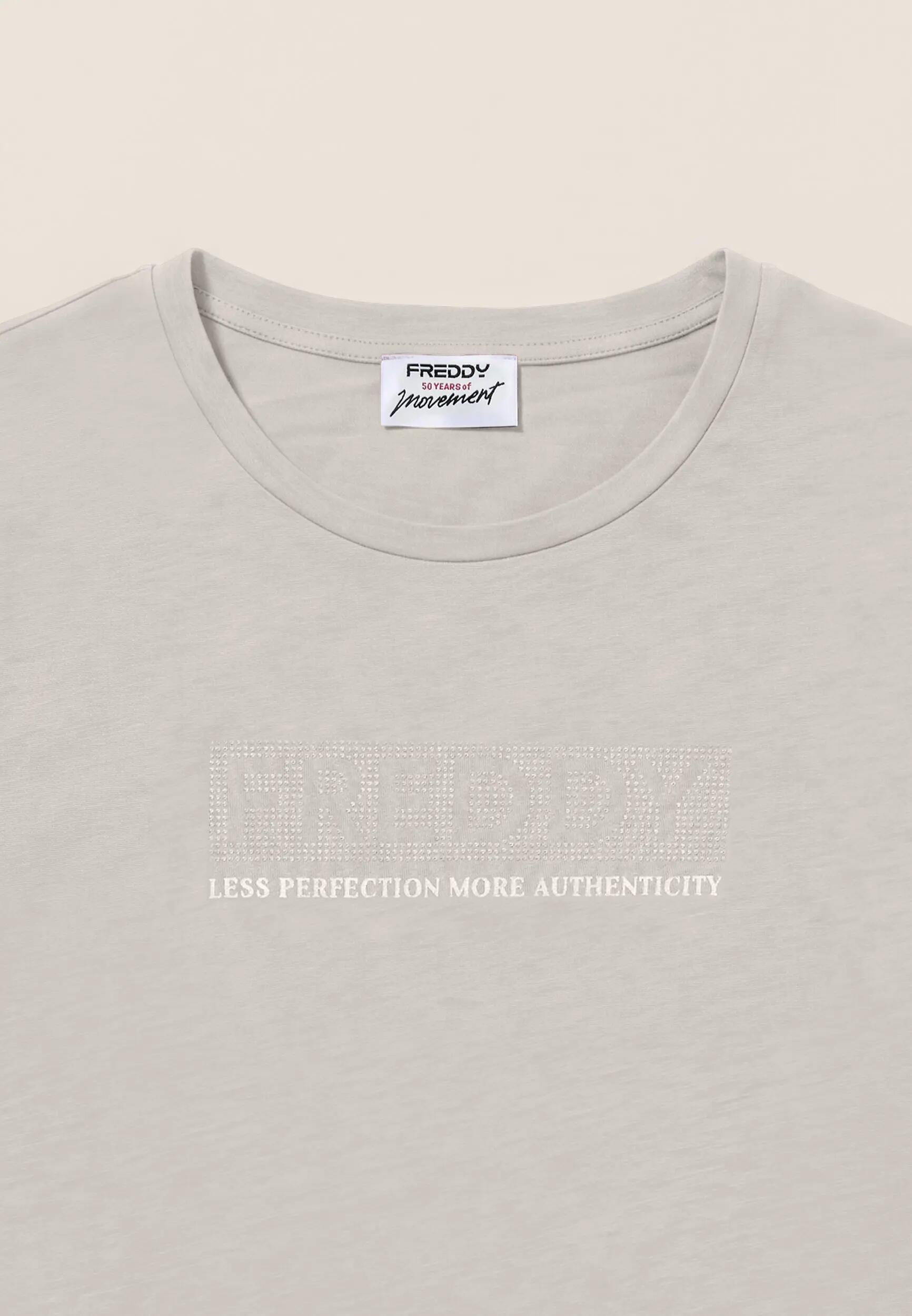 T-shirt coupe classique pour femmes avec logo orné de clous 3/3