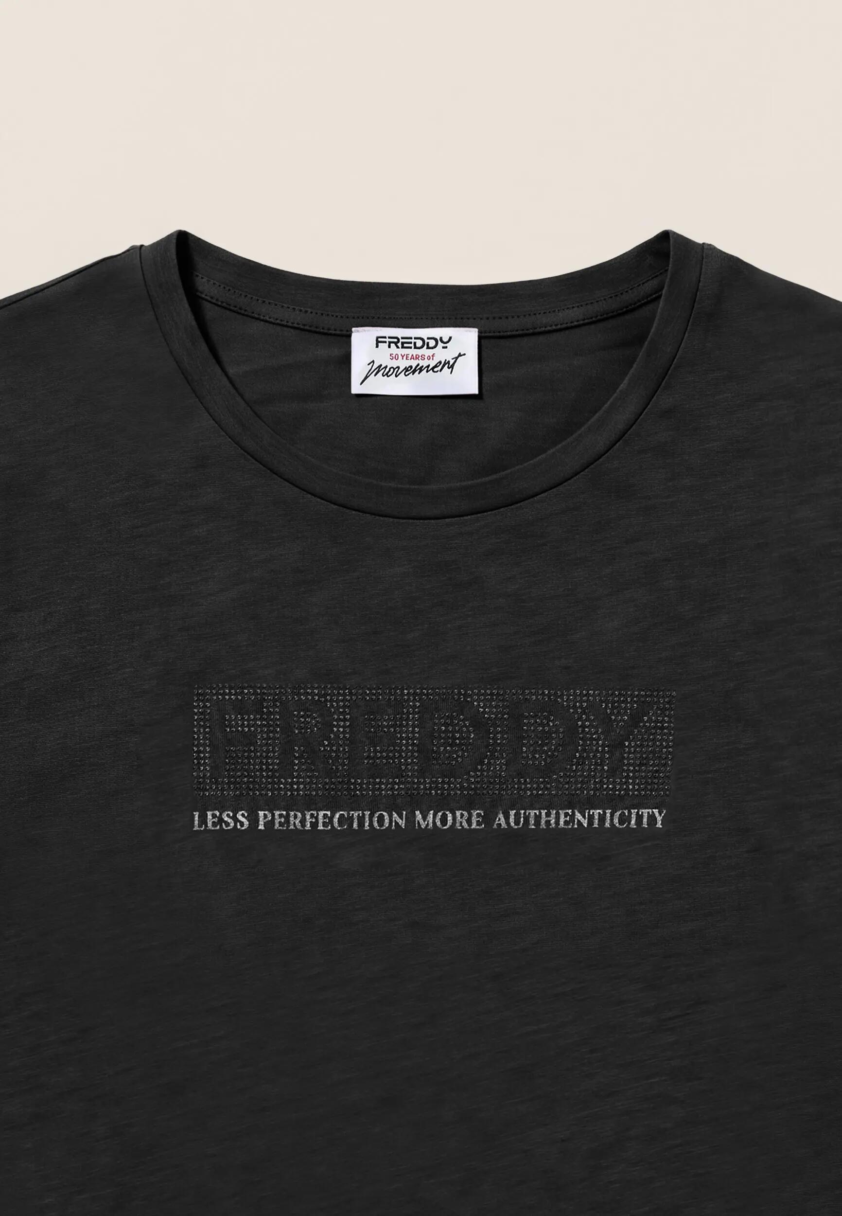T-shirt coupe classique pour femmes avec logo orné de clous 3/3