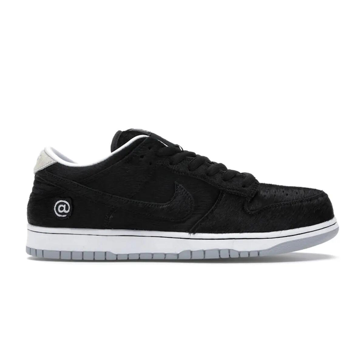 NIKE picture