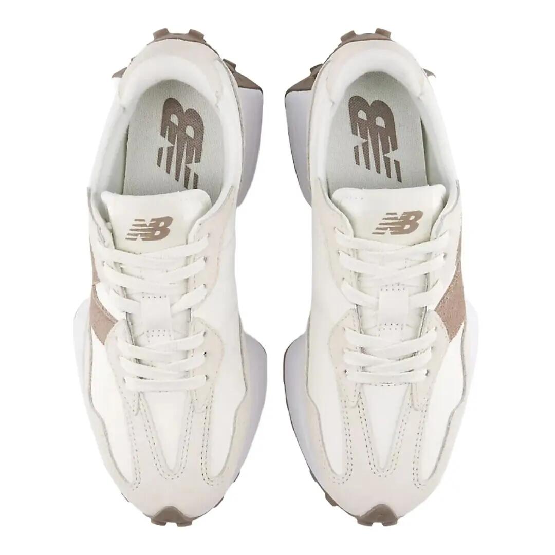 Zapatillas New Balance Beige 327 Linen con Sea Salt y Mushroom Cómodas y Resist 3/4