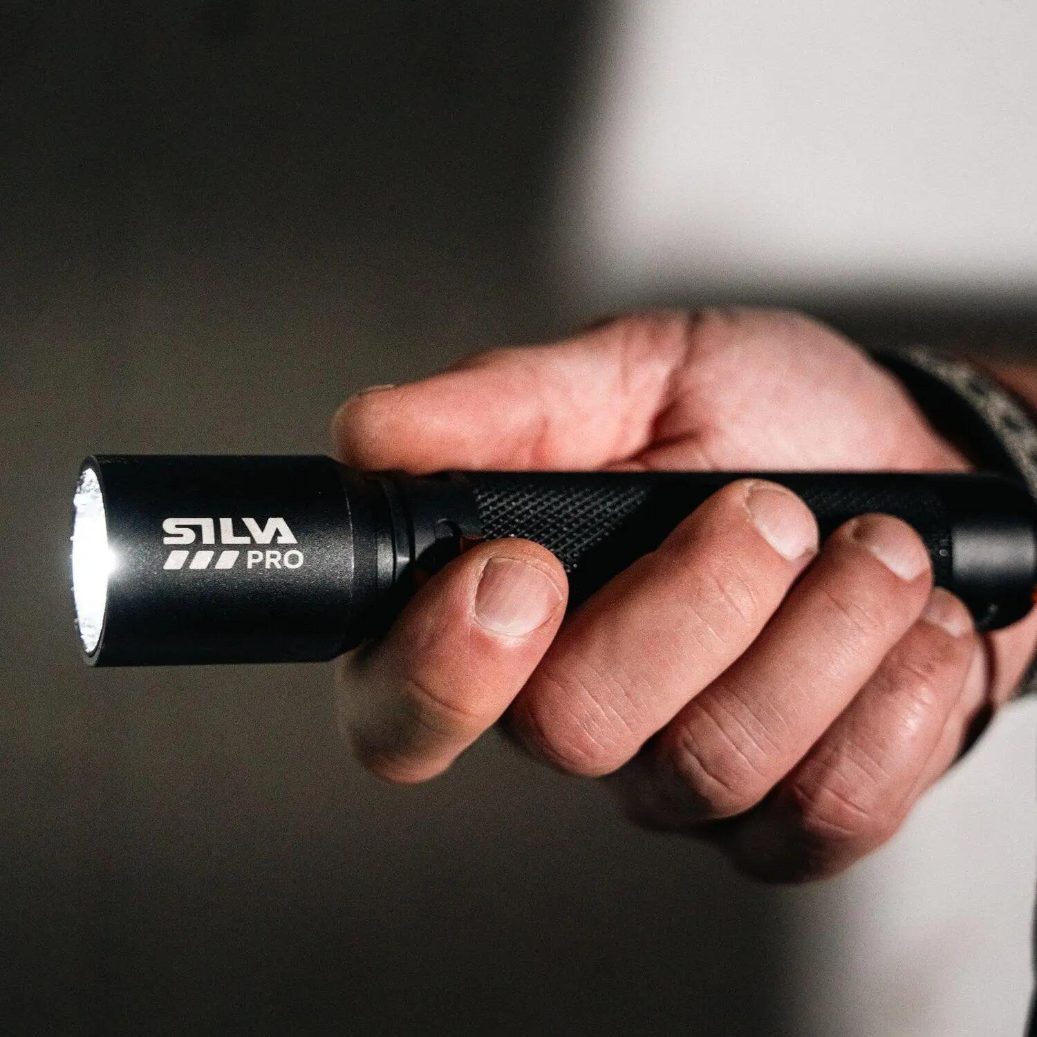 Torcia LED ricaricabile Zoomlight 1000 SILVA 3/6