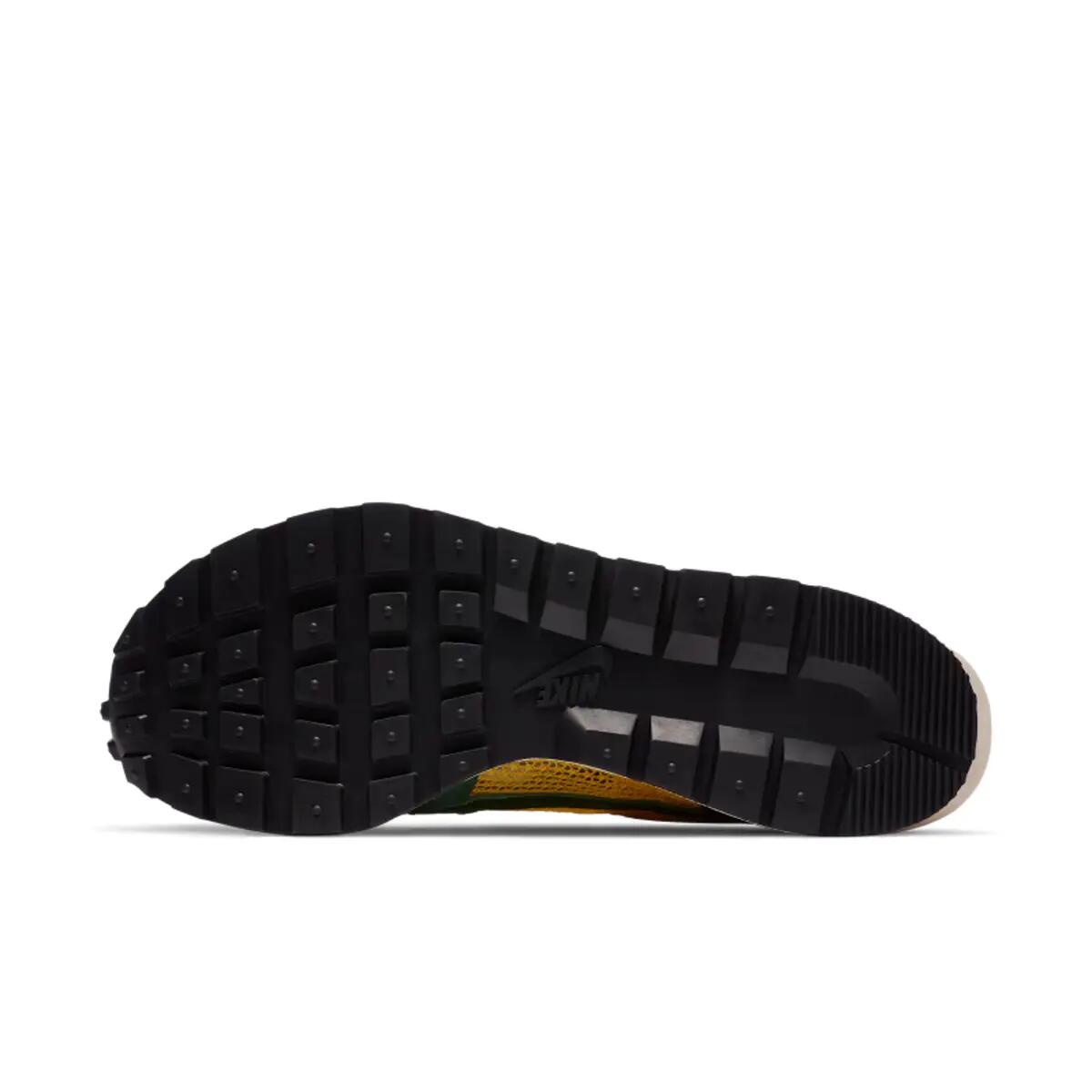 Nike Vaporwaffle sacai Tour Yellow Stadium Green 3/6