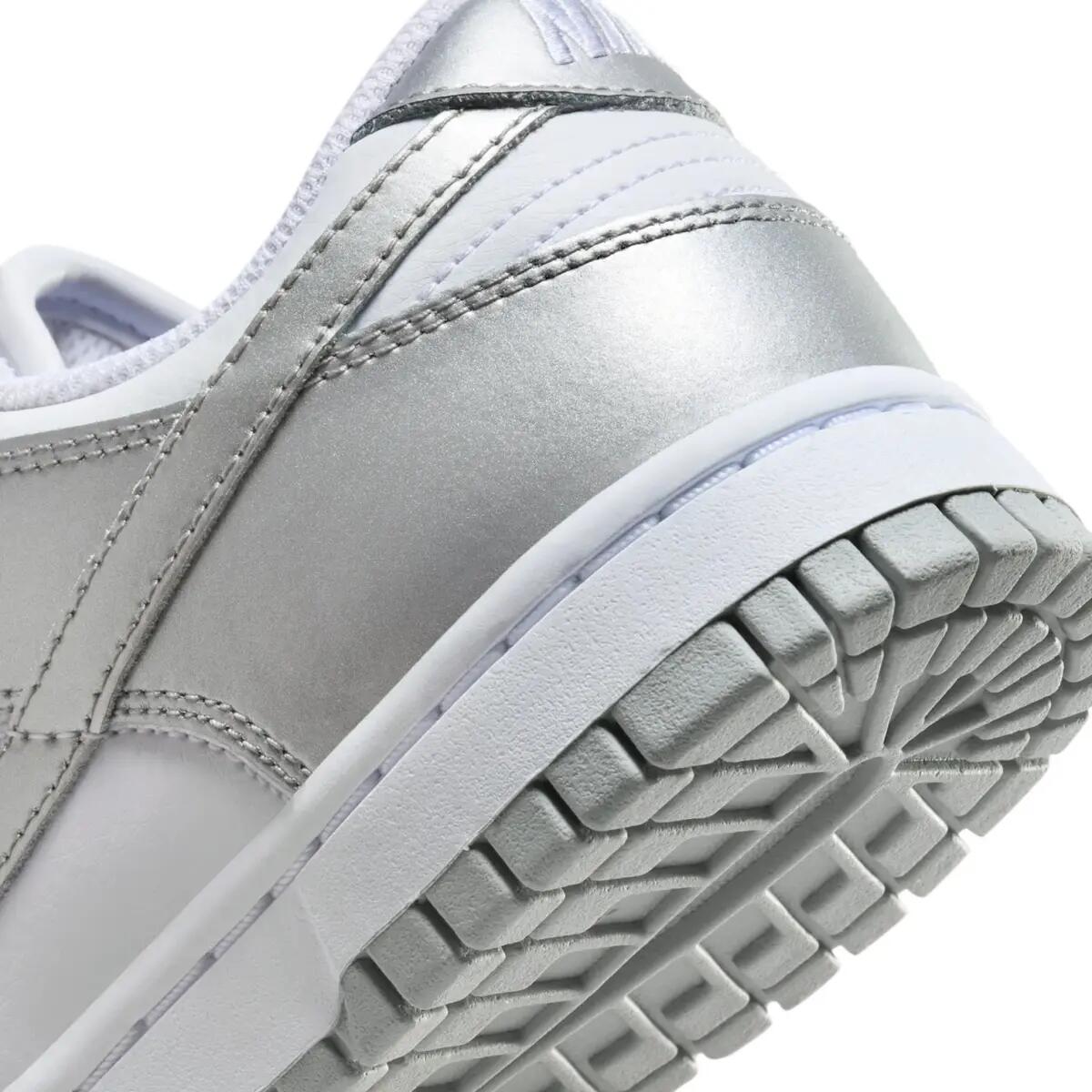 Dunk Low Metallic Silver 6/6