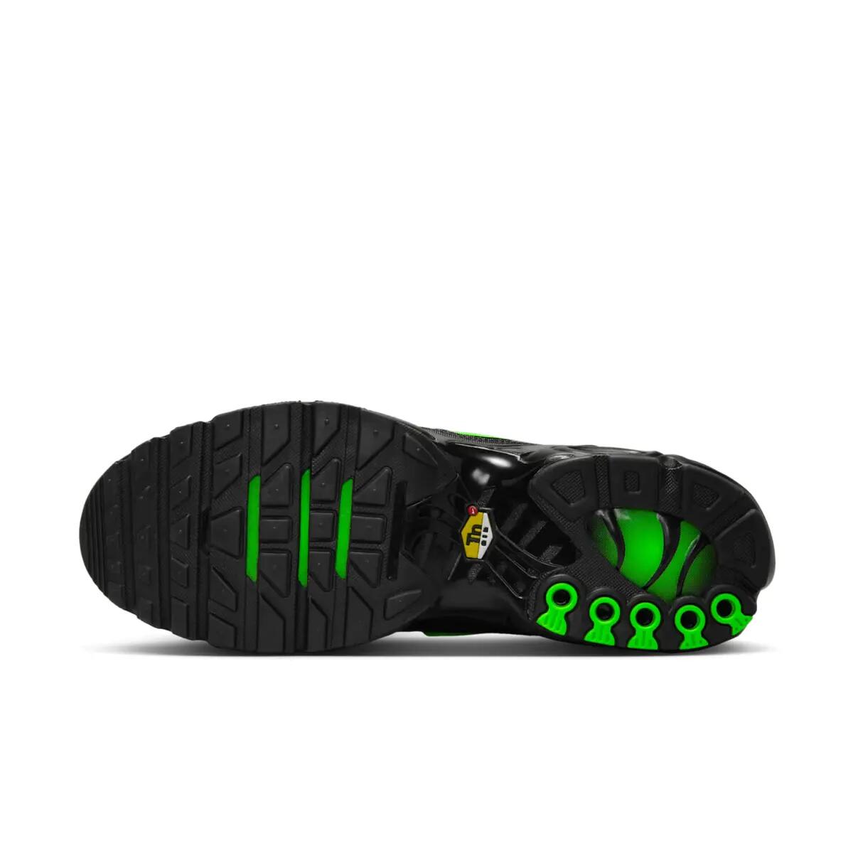 Nike Air Max Plus TN Black Green Strike 4/6