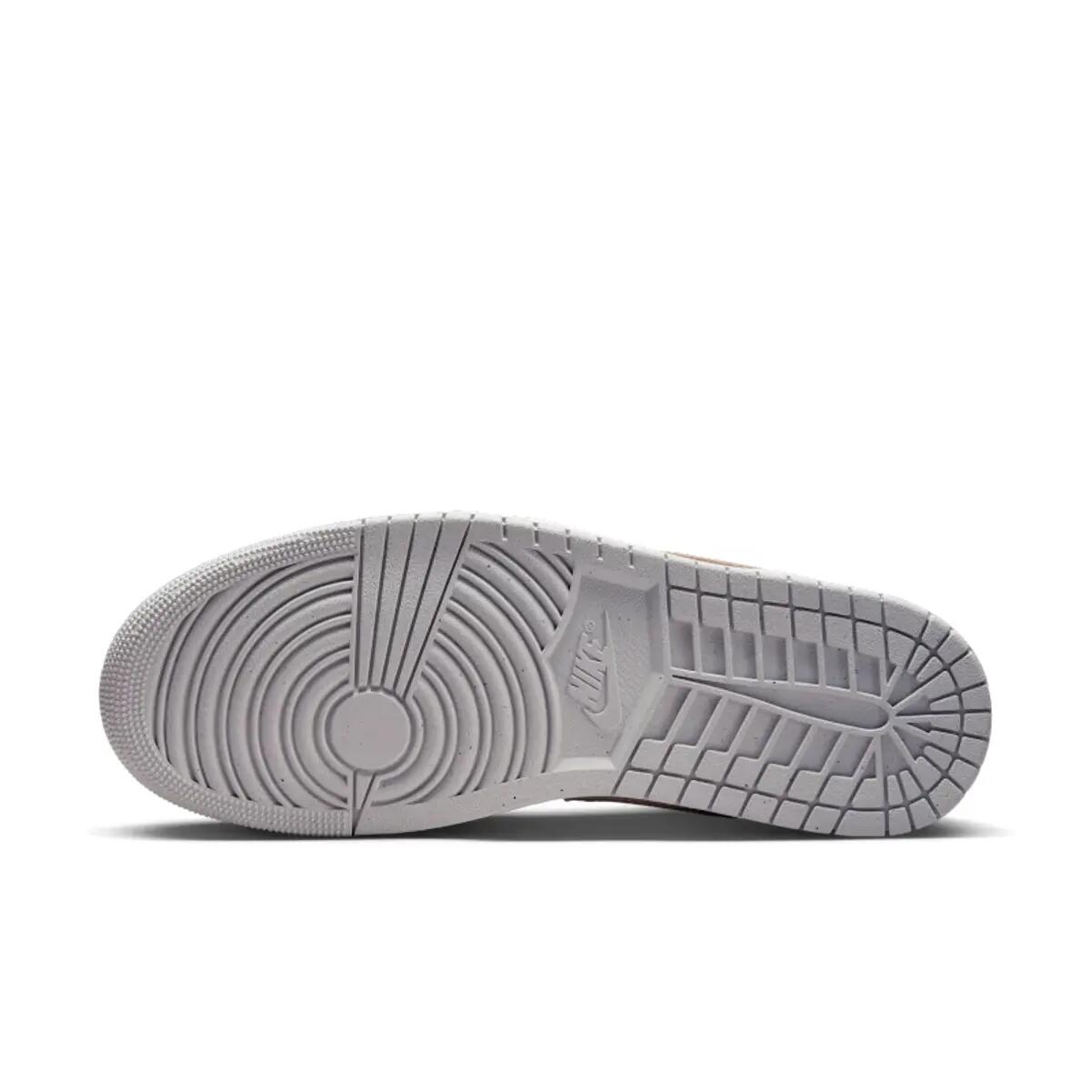 Air Jordan 1 Low SE Legend Light Brown 3/6