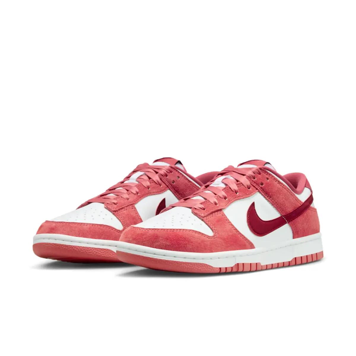 Nike Dunk Low Valentines Day (2024) 4/6