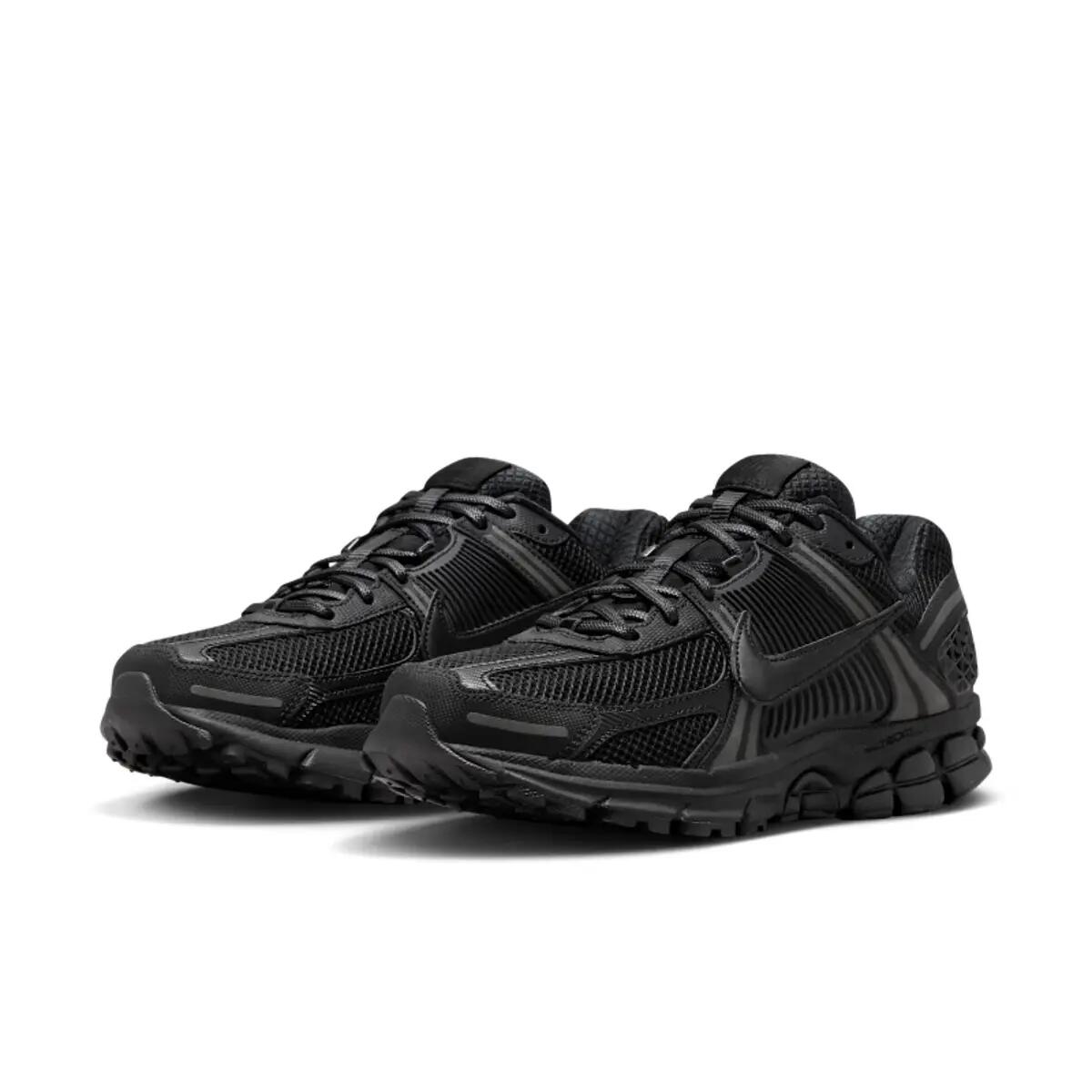 Vomero 5 Triple Black 5/6
