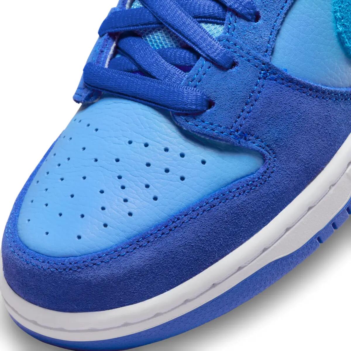 SB Dunk Low Blue Raspberry 6/6