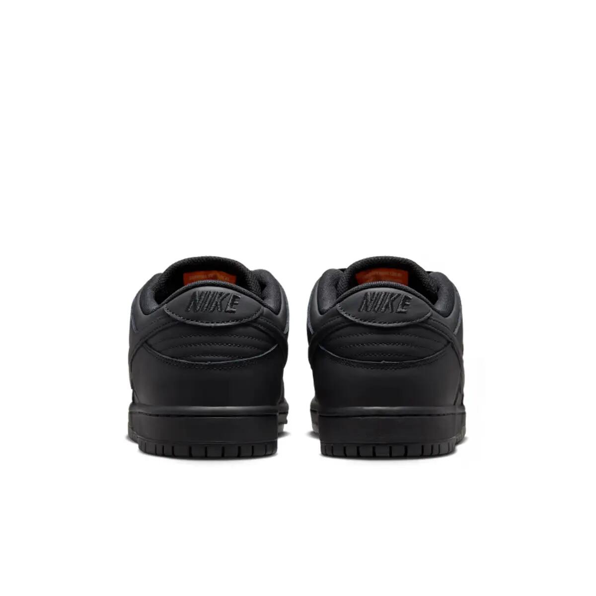 Chaussures  SB Dunk Low Pro Triple Black 6/6