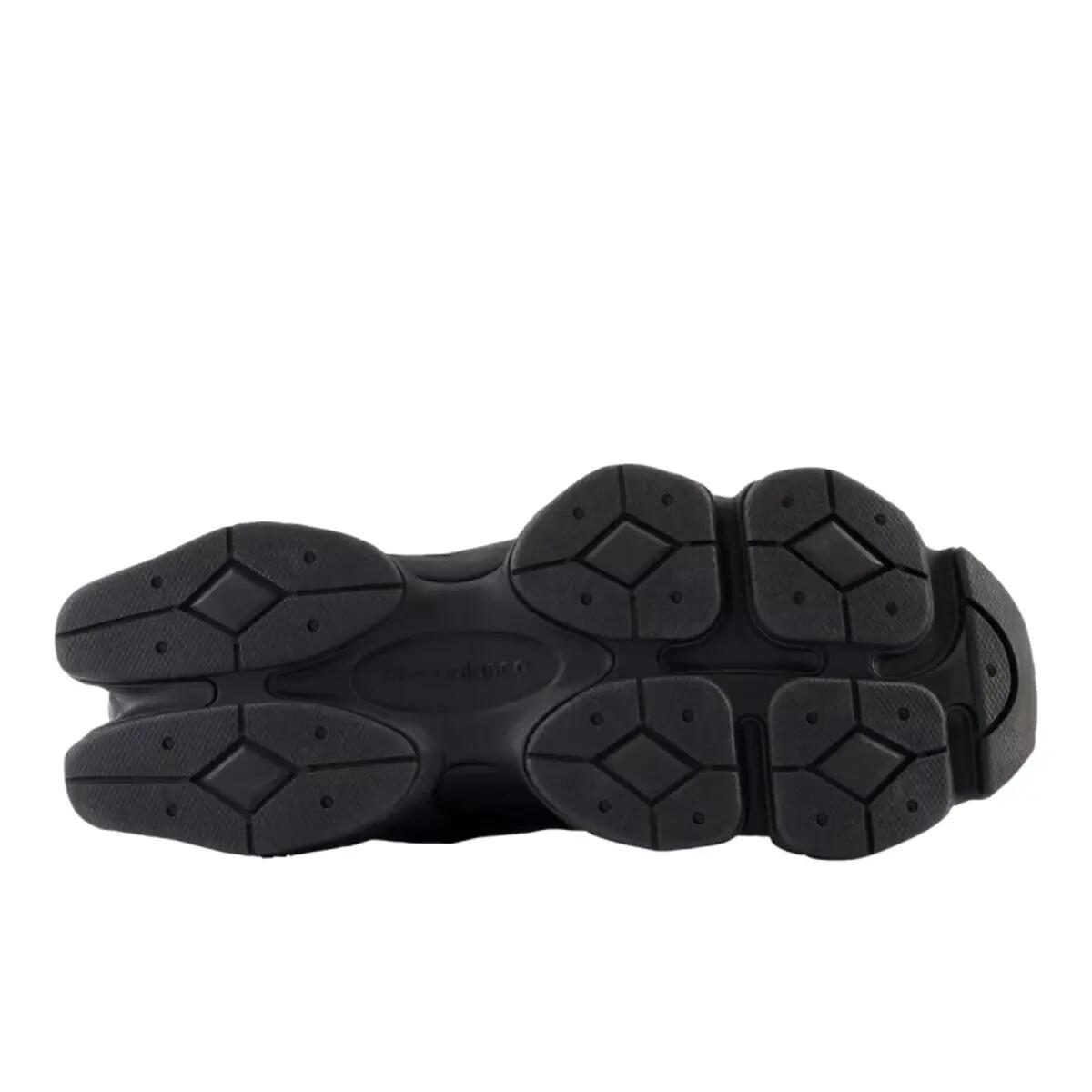 New Balance 9060 Triple Black 4/5