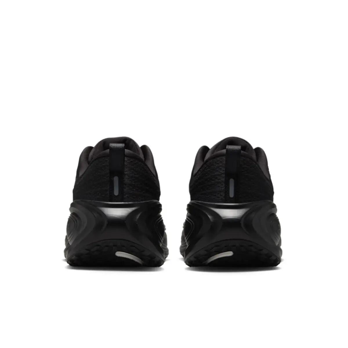 Vomero Plus Black 6/6