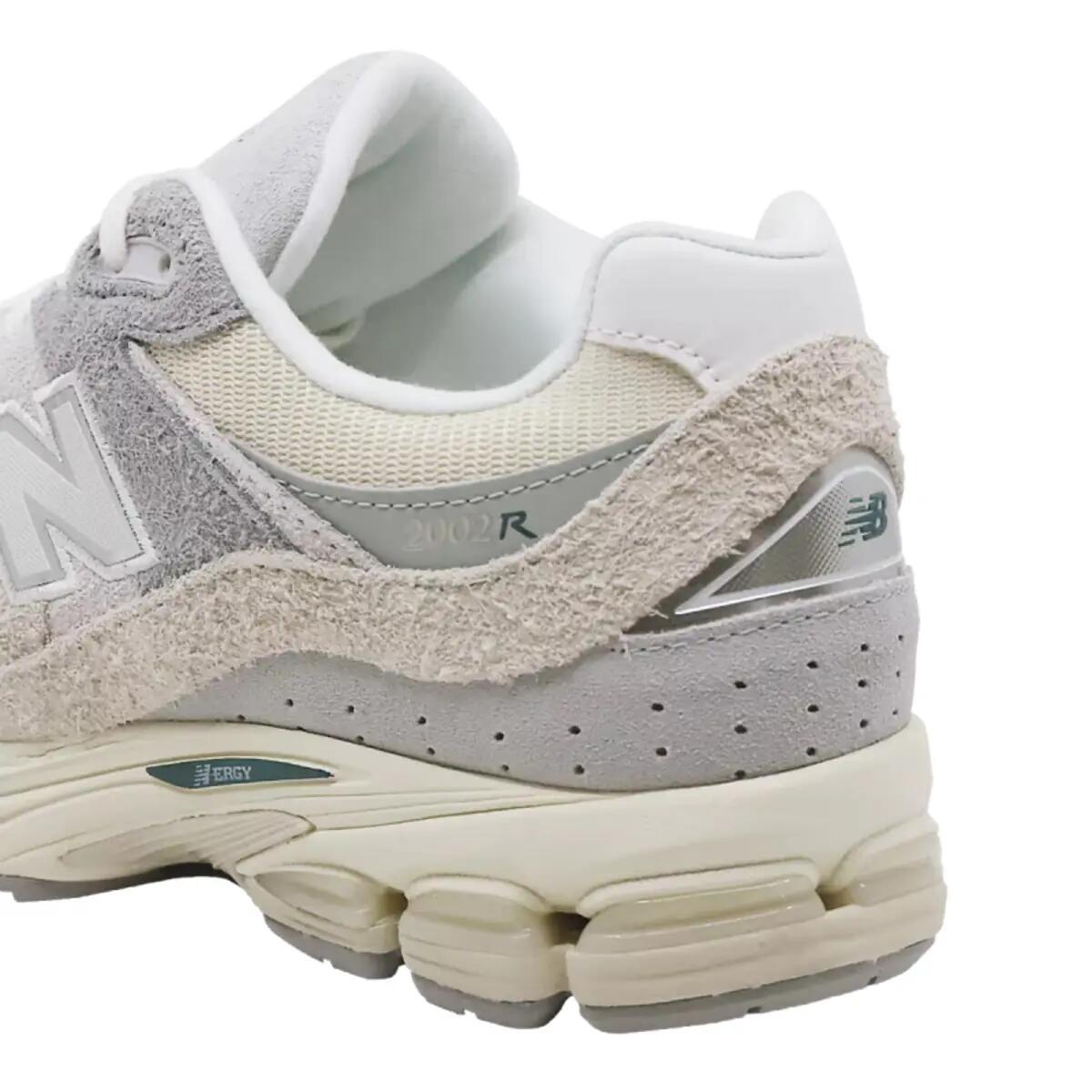 Schoenen New Balance 2002R beige heren 6/6