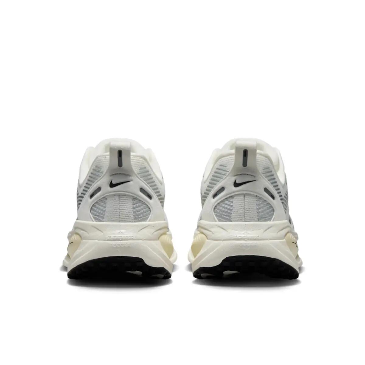 Schoenen  Vomero 18 Summit White Coconut Milk 6/6