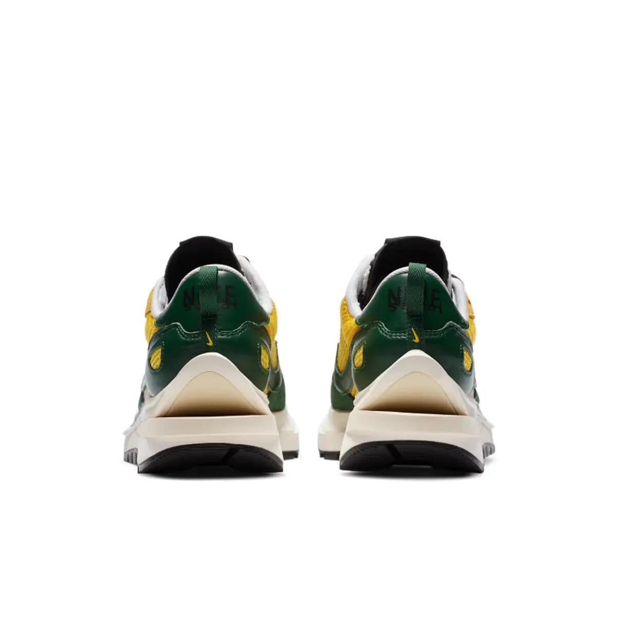 Nike Vaporwaffle sacai Tour Yellow Stadium Green 6/6