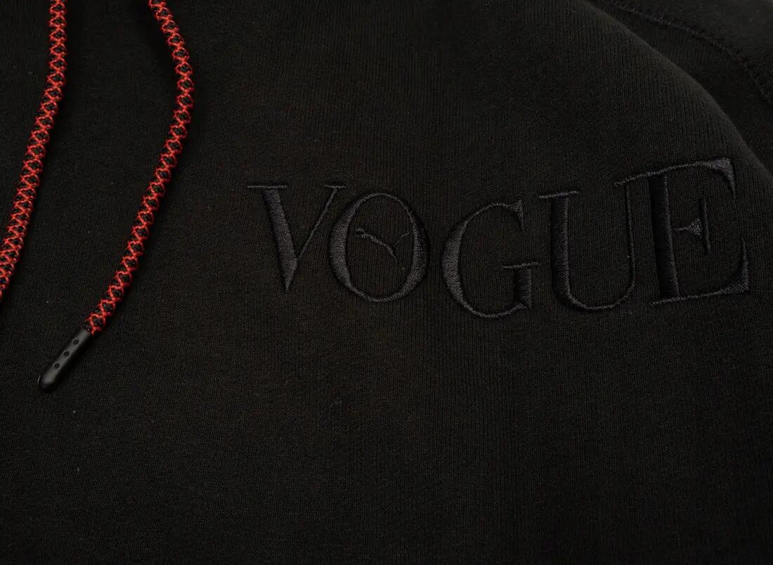 BLUZA MĘSKA SPORTOWA UNISEKS Z KAPTUREM PUMA X VOGUE HOODIE  KOLOR CZARNY 3/4