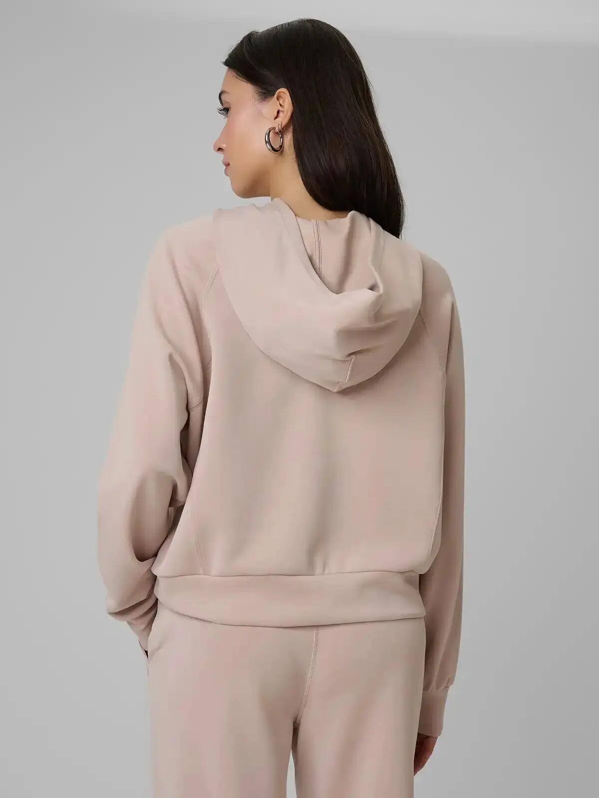 BLUZA DAMSKA 4F DRESOWA NIEROZPINANA Z KAPTUREM Z MODALEM KOLOR BEŻOWY 9/12
