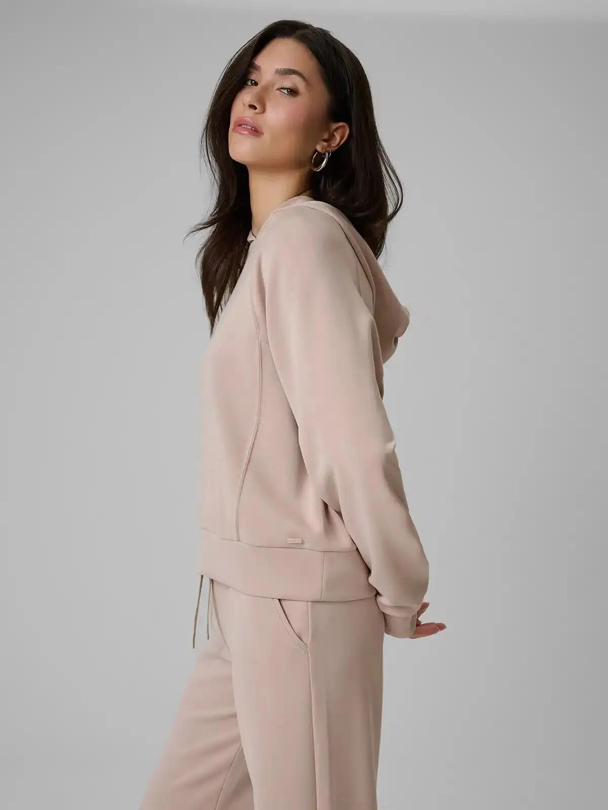 BLUZA DAMSKA 4F DRESOWA NIEROZPINANA Z KAPTUREM Z MODALEM KOLOR BEŻOWY 6/12
