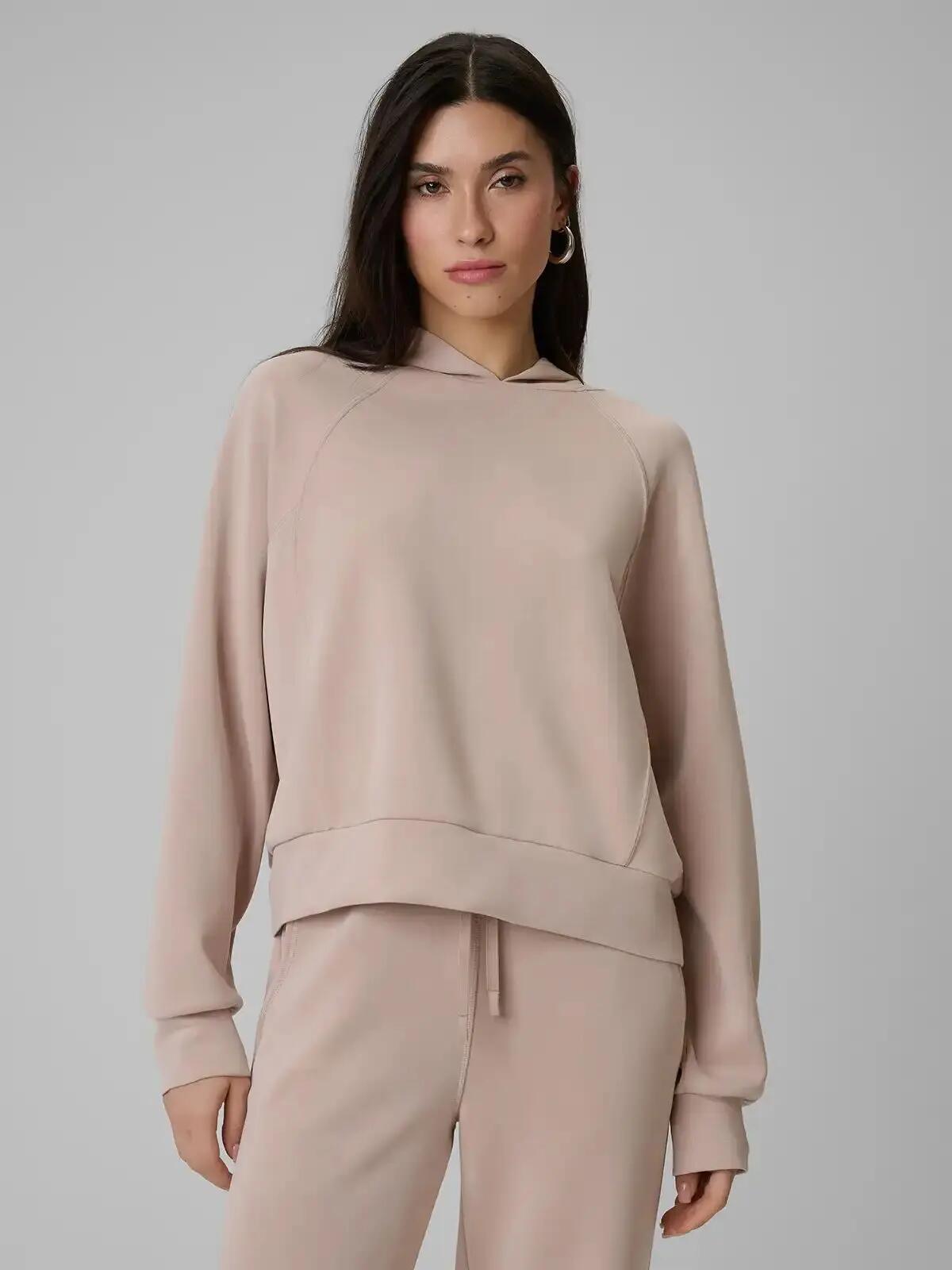 BLUZA DAMSKA 4F DRESOWA NIEROZPINANA Z KAPTUREM Z MODALEM KOLOR BEŻOWY 2/12