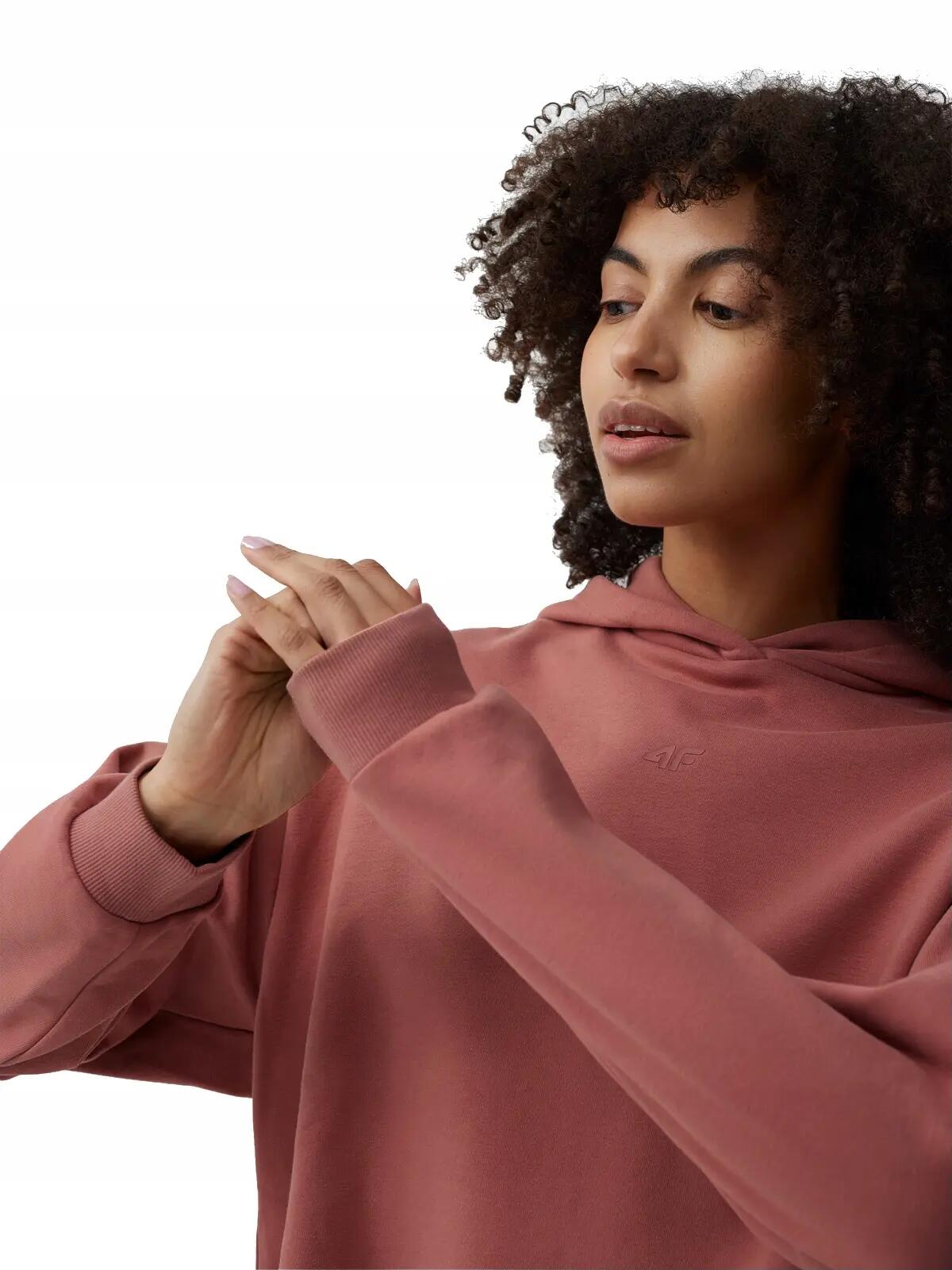 BLUZA DAMSKA 4F DRESOWA Z KAPTUREM CROP-TOP TSWSF244  KOLOR RÓŻOWY 6/11