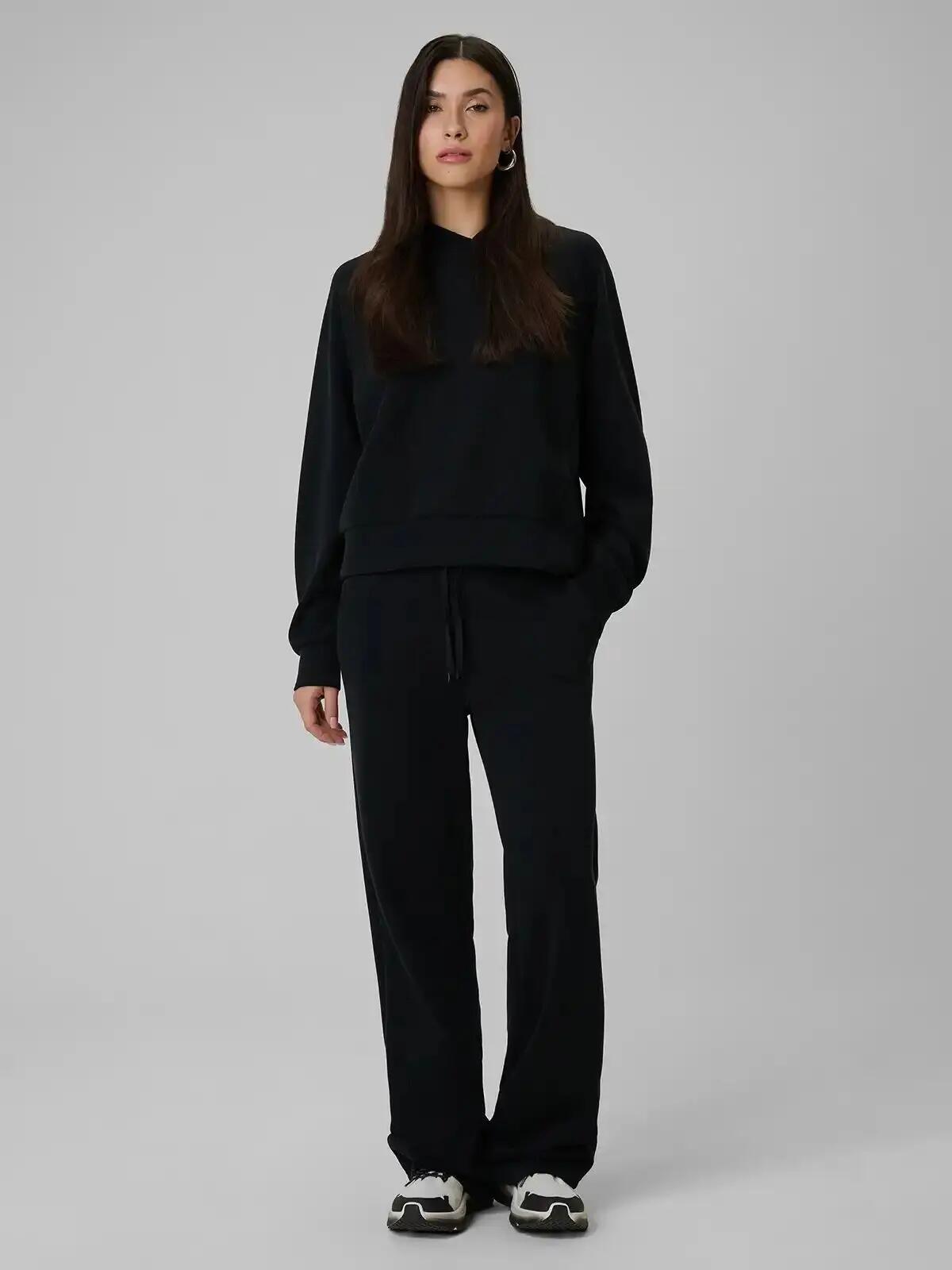 BLUZA DAMSKA 4F DRESOWA NIEROZPINANA Z KAPTUREM Z MODALEM KOLOR CZARNY 6/10