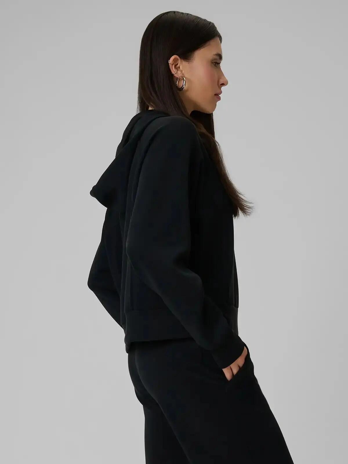 BLUZA DAMSKA 4F DRESOWA NIEROZPINANA Z KAPTUREM Z MODALEM KOLOR CZARNY 3/10