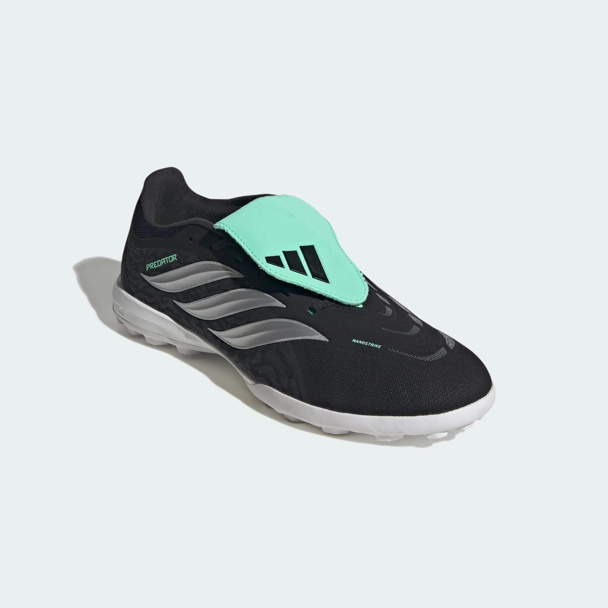 Buty piłkarskie z wywijanym językiem na sztuczną murawę Predator League 4/8