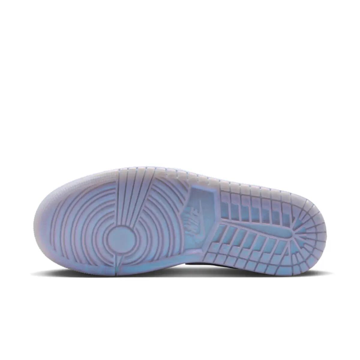 Jordan 1 Low SE Ghost Pearlized Quilt (Women's) 2/6