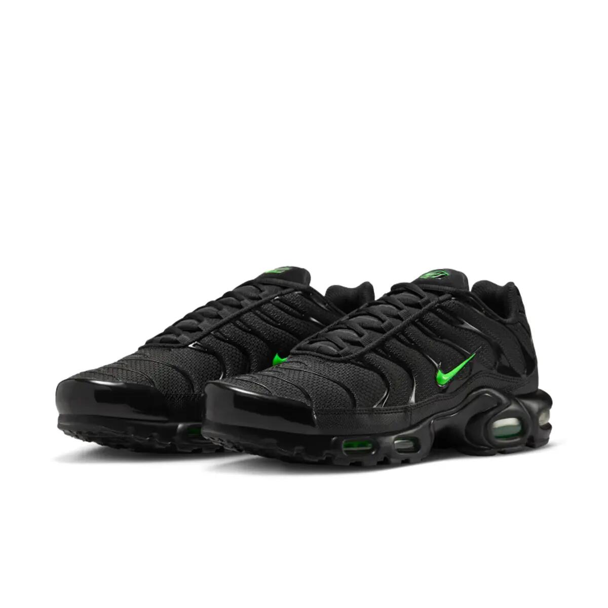 Nike Air Max Plus Black Green Strike 5/6