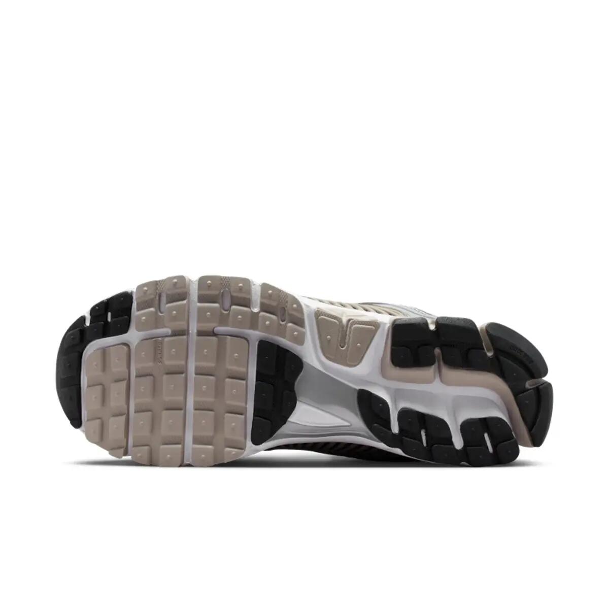 Nike Zoom Vomero 5 Metallic Silver College Grey 2/6