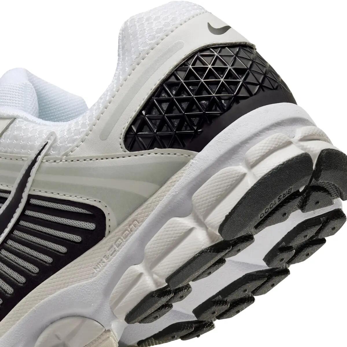 Nike Zoom Vomero 5 White Black 6/6