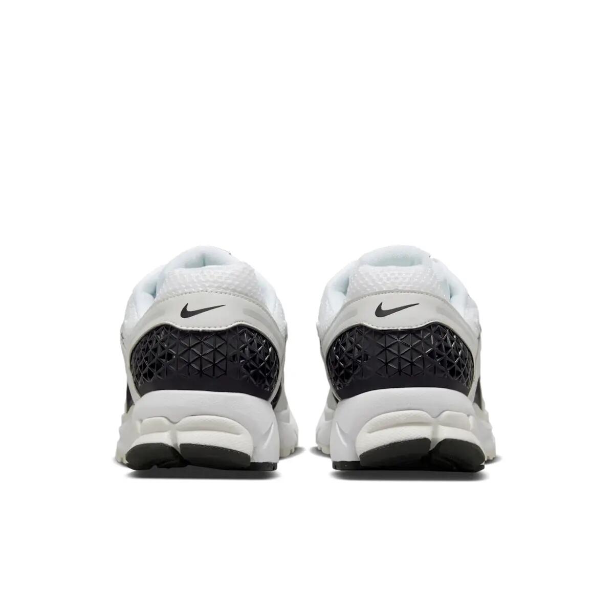 Nike Zoom Vomero 5 White Black 5/6