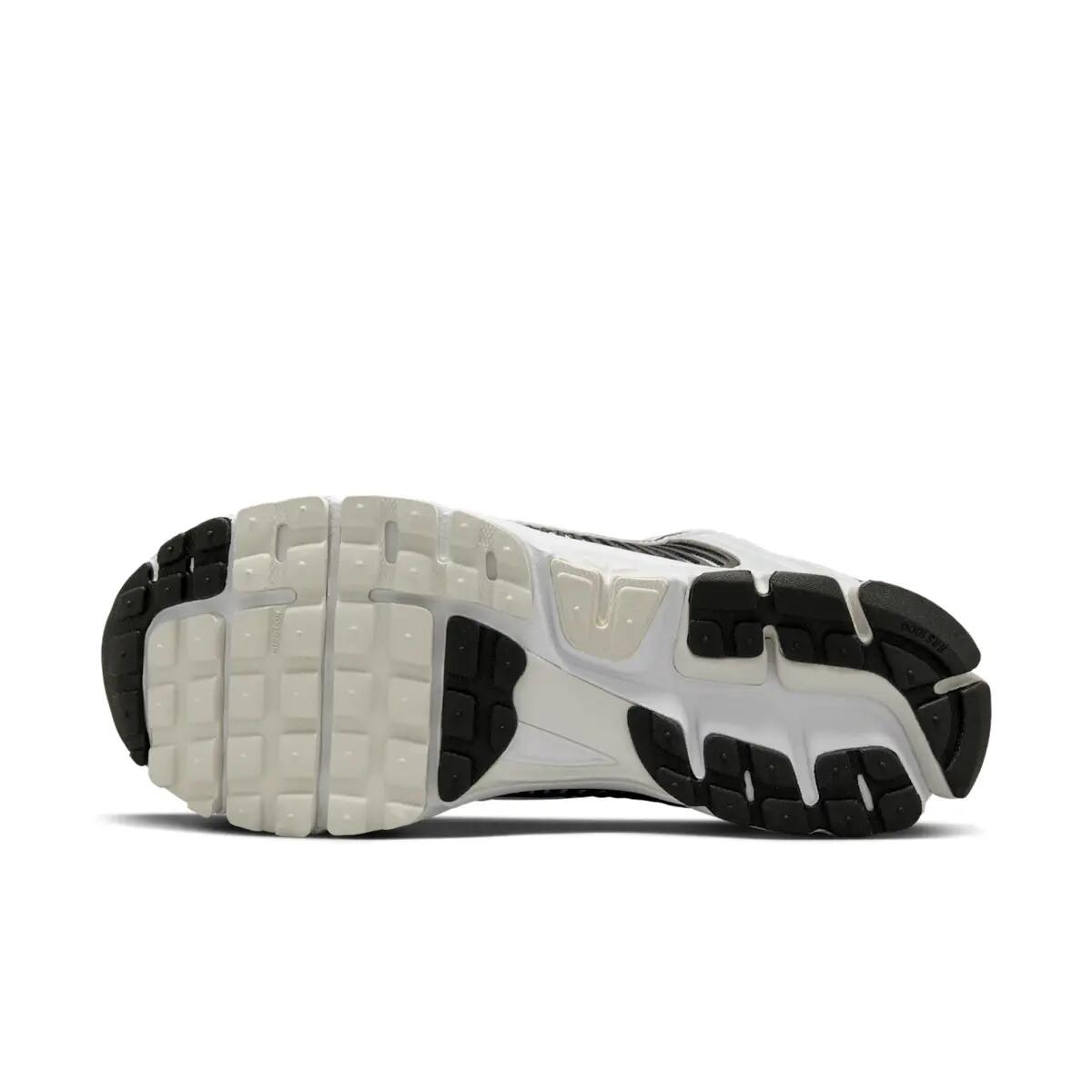 Nike Zoom Vomero 5 White Black 3/6