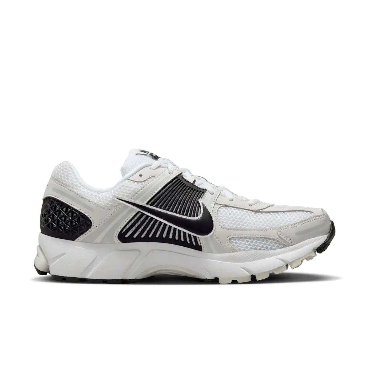 Nike Zoom Vomero 5 White Black 2/6