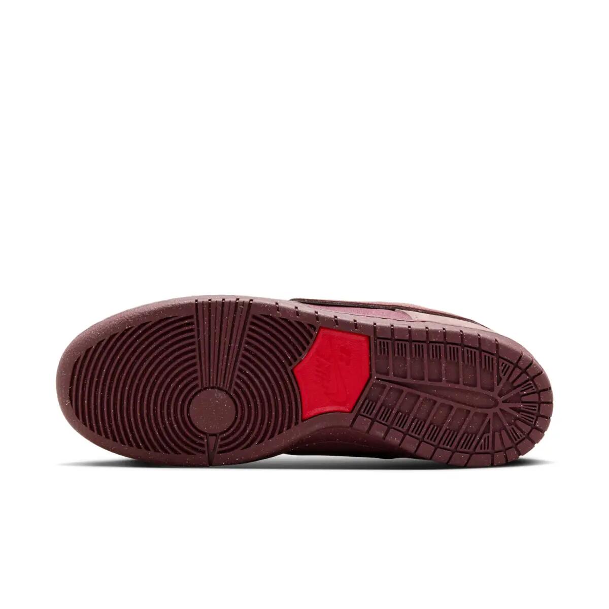 Nike SB Dunk Low City of Love Burgundy Crush 4/6