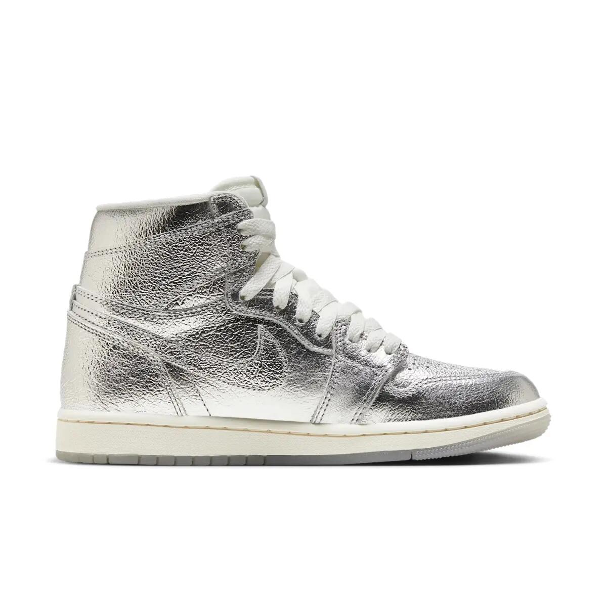 Jordan 1 Retro High OG Chrome (Women's) 3/6