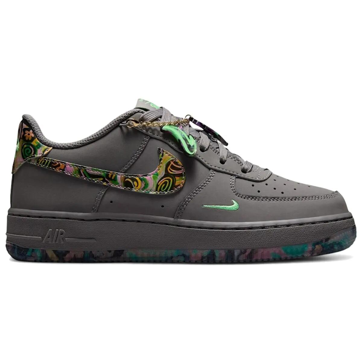 NIKE picture