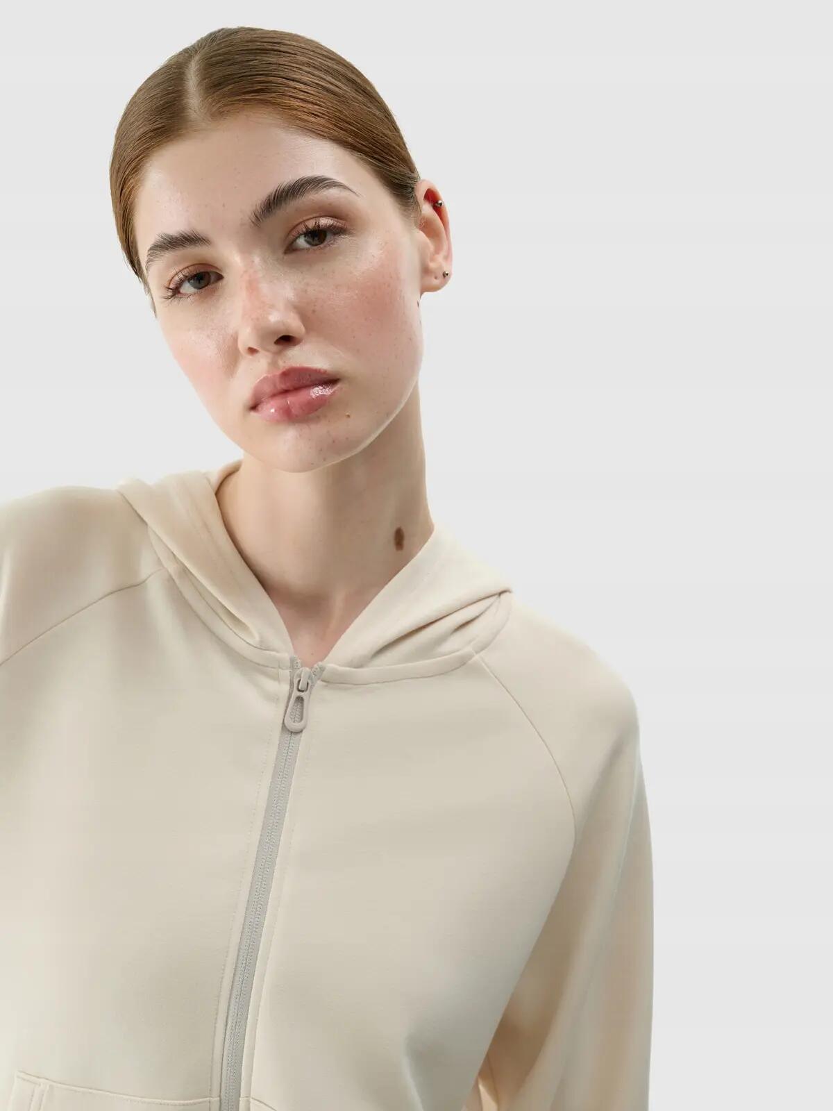 BLUZA DRESOWA DAMSKA 4F ROZPINANA Z KAPTUREM XS TSWSF1577 KOLOR BEŻOWY 5/8