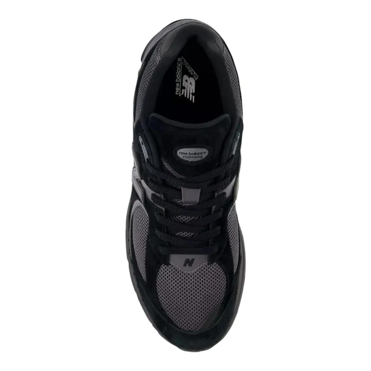 New Balance 2002r Black Black Dark Grey 3/5