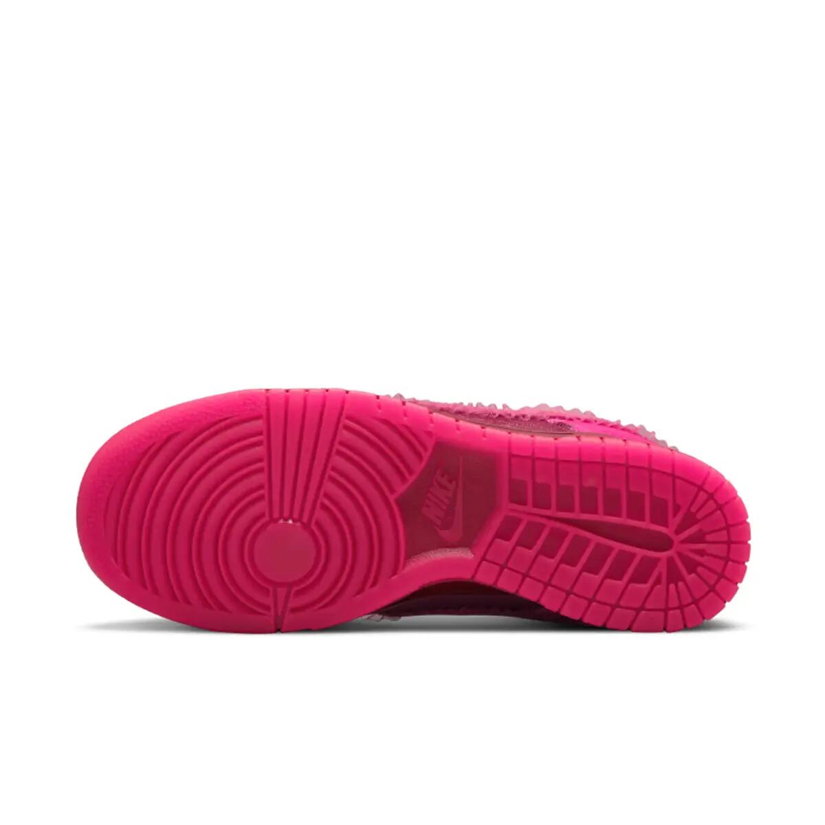 Nike Dunk Low Valentine's Day (2022) (Women's) 3/6