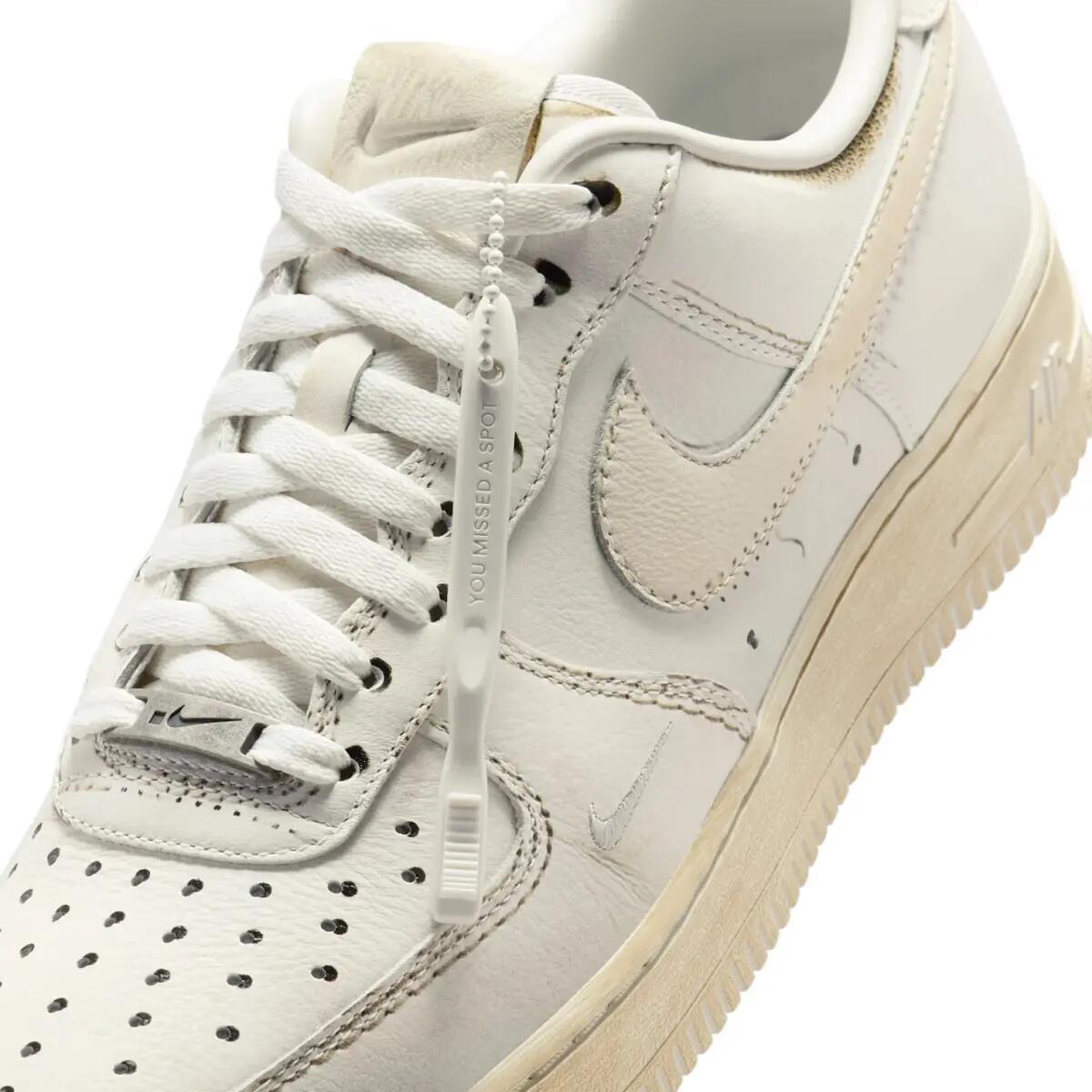 Nike Air Force 1 Low .SWOOSH Dirty Triple White 5/6
