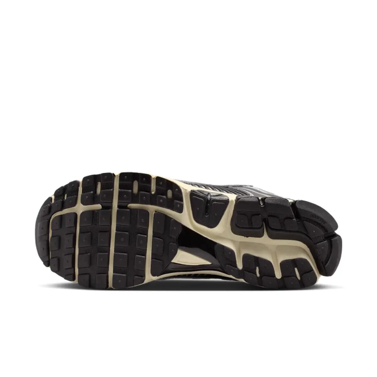 Nike Zoom Vomero 5 Black Metallic Silver Im3486 003 2/6
