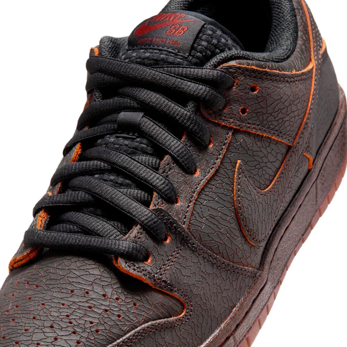 Nike Dunk SB Low Krampus 6/6