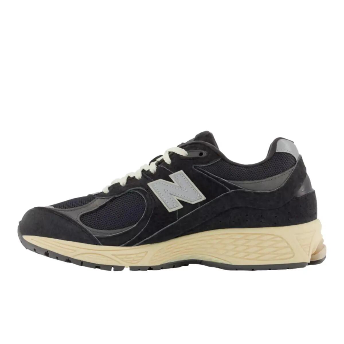 New Balance 2002r Black Dark Grey 3/5