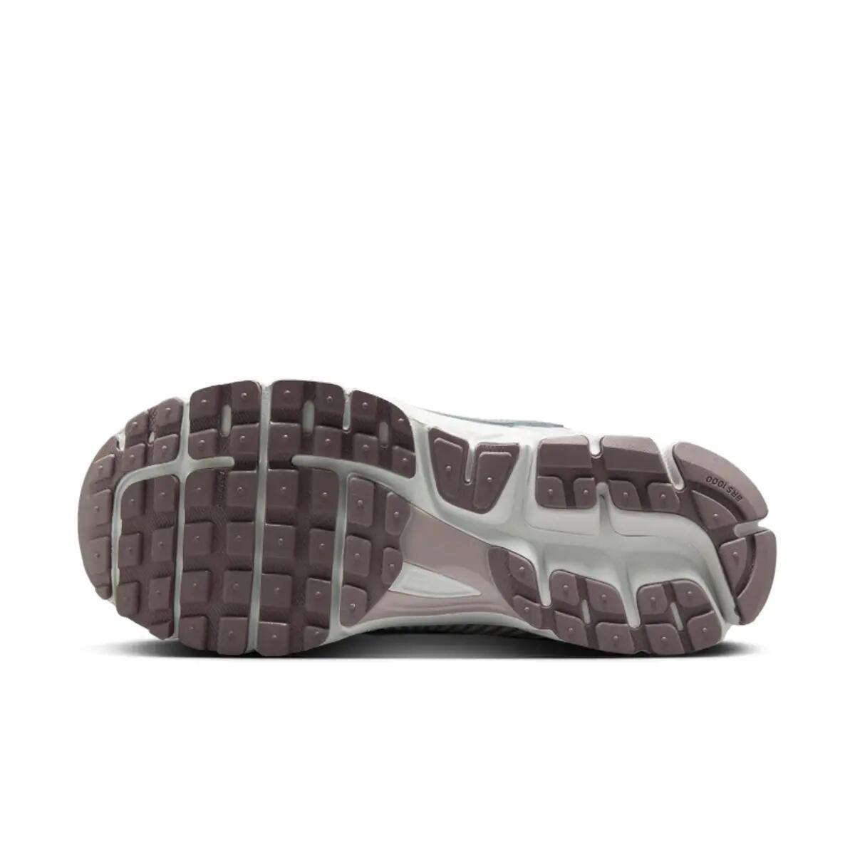 Nike Zoom Vomero 5 Metallic Silver Platinum Violet 2/6