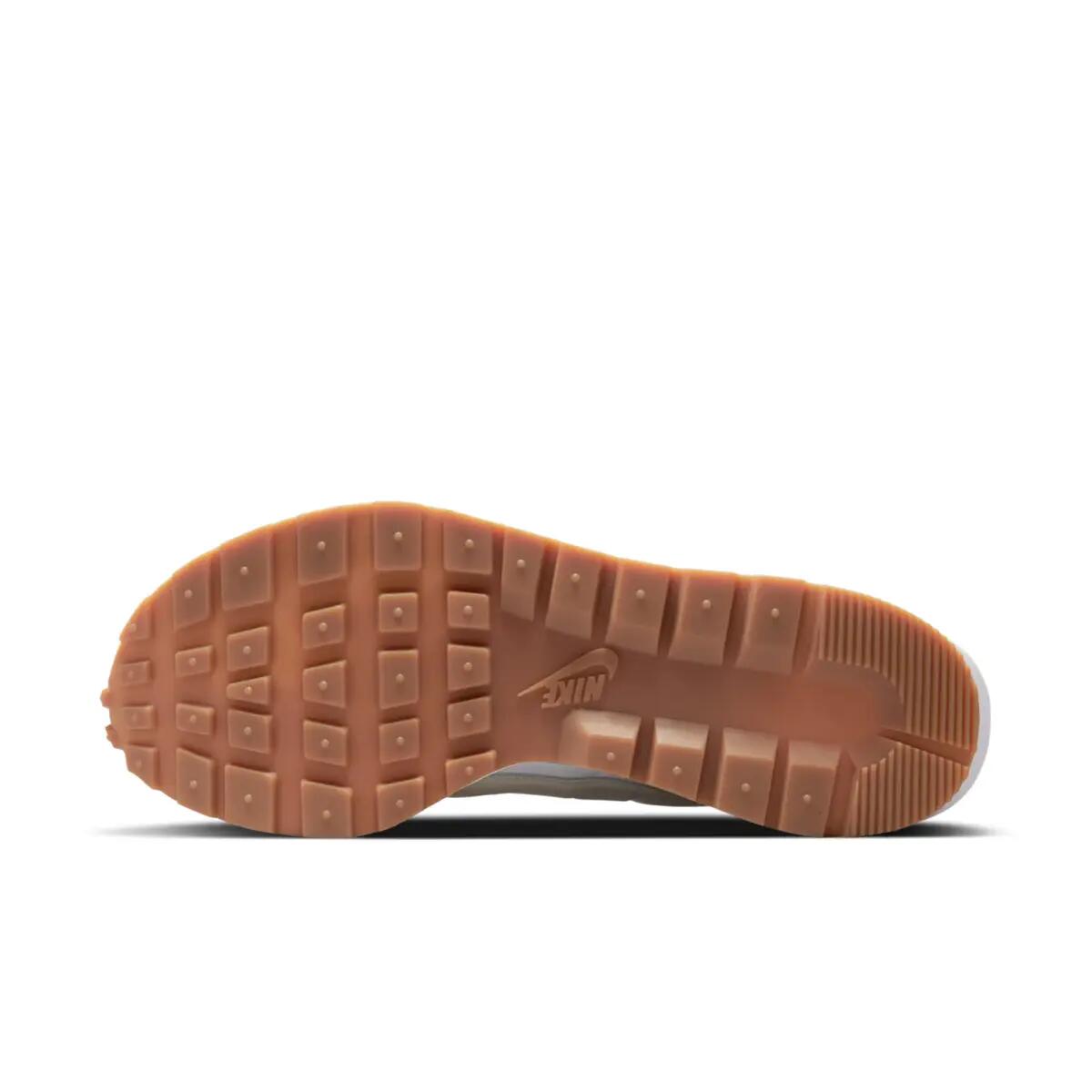 Nike Vaporwaffle sacai Sail Gum 3/6